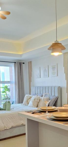 Luxury Bohemian Condo Venice Canal Mall & BGC Views
